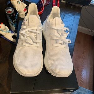 All WHITE ADIDAS ULTRA BOOSTS